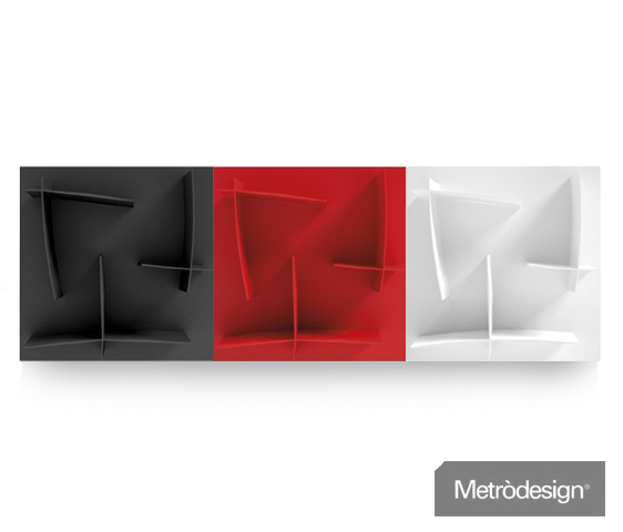 Modulo espositivo da parete rosso, bianco e nero